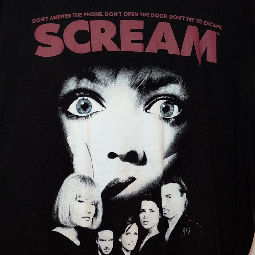 Old Navy Black 'Scream' Graphic Short Sleeve Tee with Pink Print